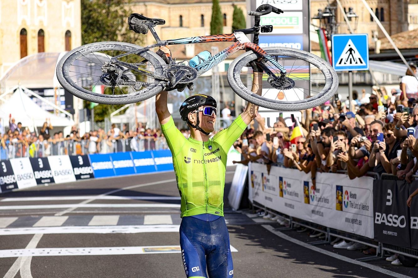 Matej Mohoric wint Wereldkampioenschap Gravel op nieuwe Merida Silex